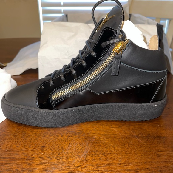 Authentic Giuseppe Zanotti Unisex Leather Zip Sneaker Size 39 - Picture 5 of 12